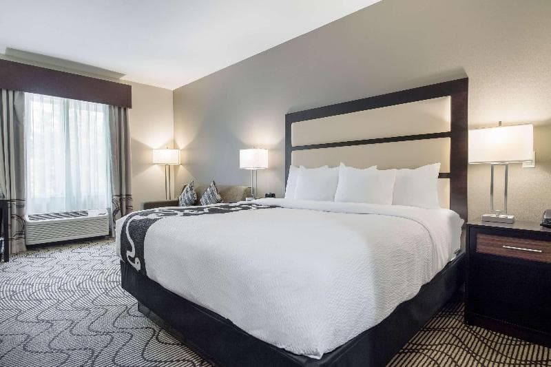 La Quinta Inn & Suites by Wyndham Auburn 5