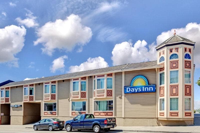 Mirage Inn & Suites 3
