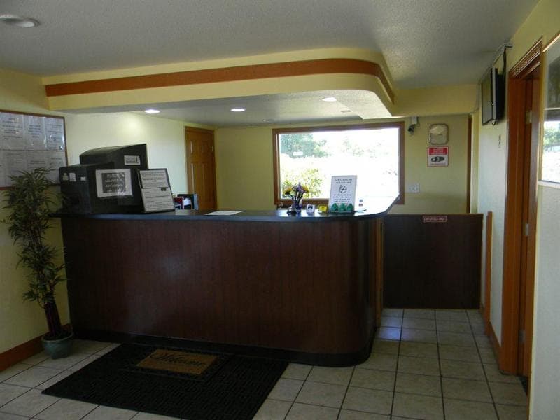 Lakeview Inn Centralia 4