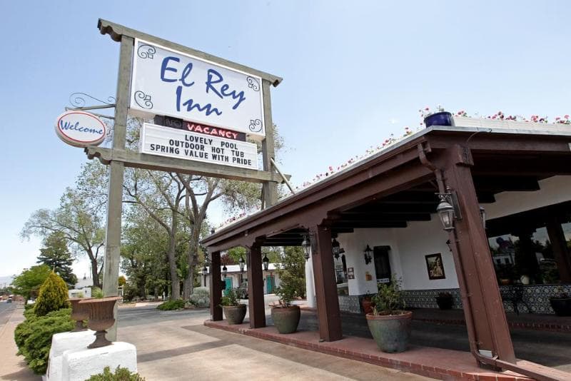 El Rey Court 3
