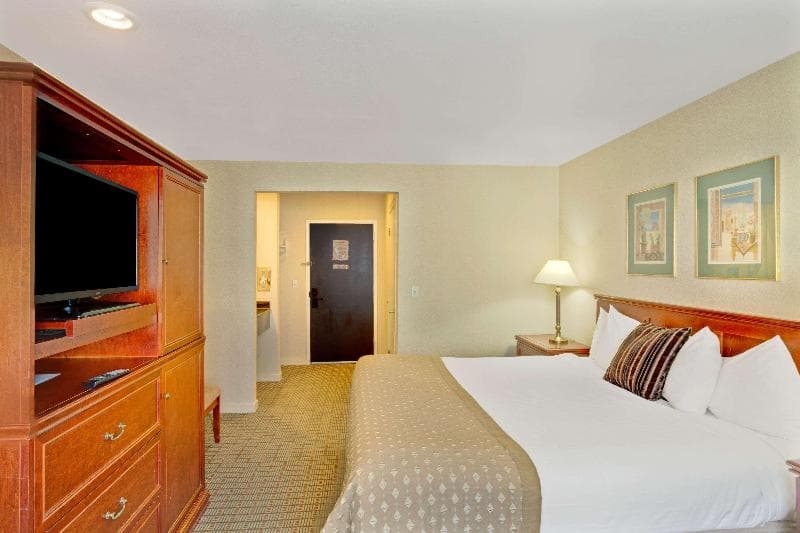 Ramada by Wyndham Draper photo 1