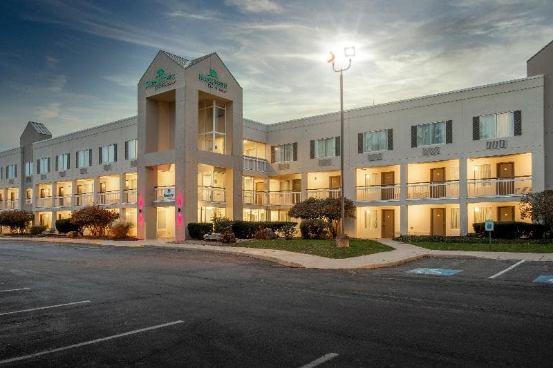 Hometown Inn By Red Roof East Syracuse 5