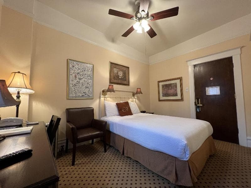 The Andrews Hotel 4
