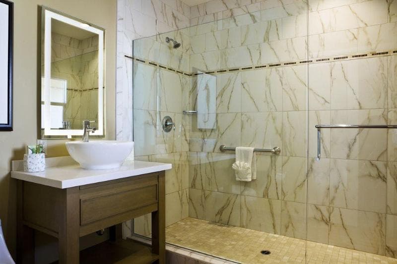 Pacific Shores Inn 4