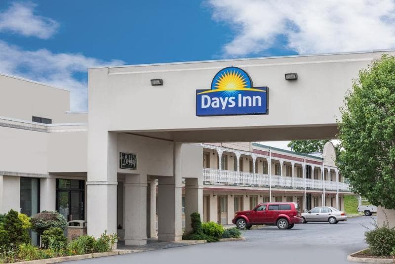Red Roof Inn Staunton main