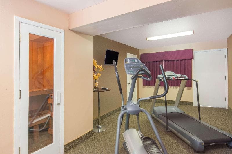 Days Inn by Wyndham Redwood City 4