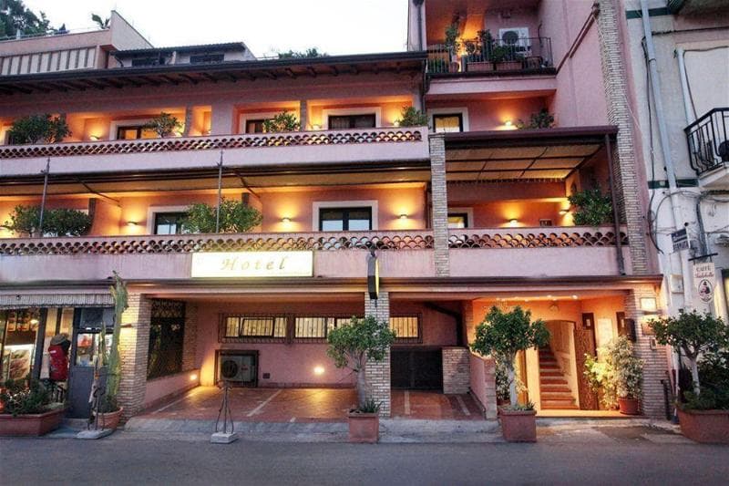 Mendolia Beach Hotel 4