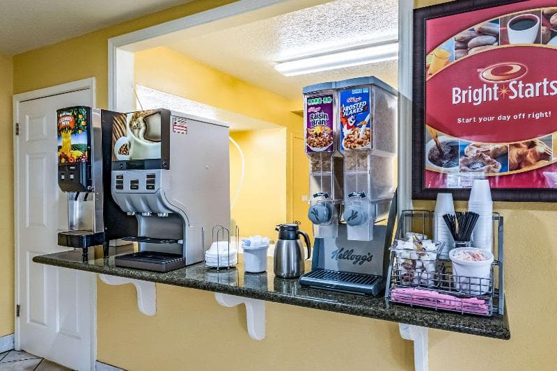 Econo Lodge Near Seaworld 2