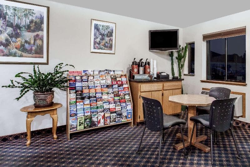 Econo Lodge Edmonds North Seattle 4