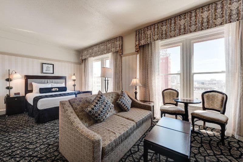 Gaslamp Plaza Suites 4