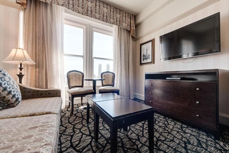 Gaslamp Plaza Suites 5