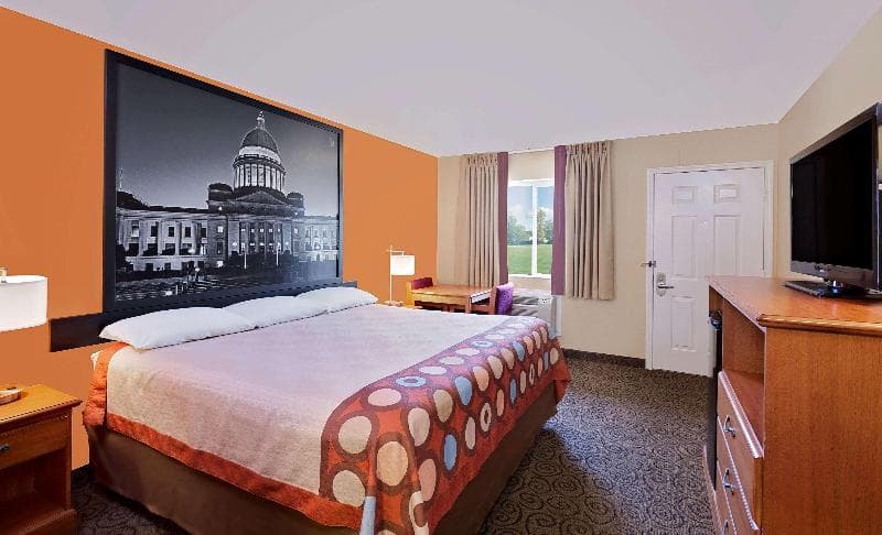 Super 8 By Wyndham Siloam Springs photo 1