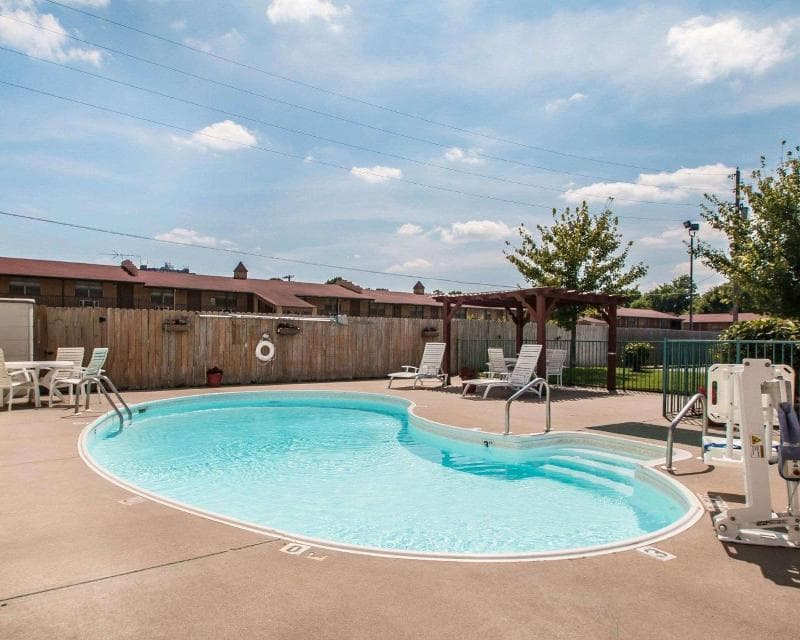 Econo Lodge I-44 - Exit 80 3