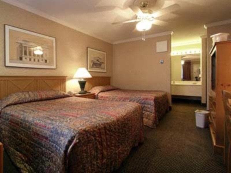Civic Center Motor Inn 4