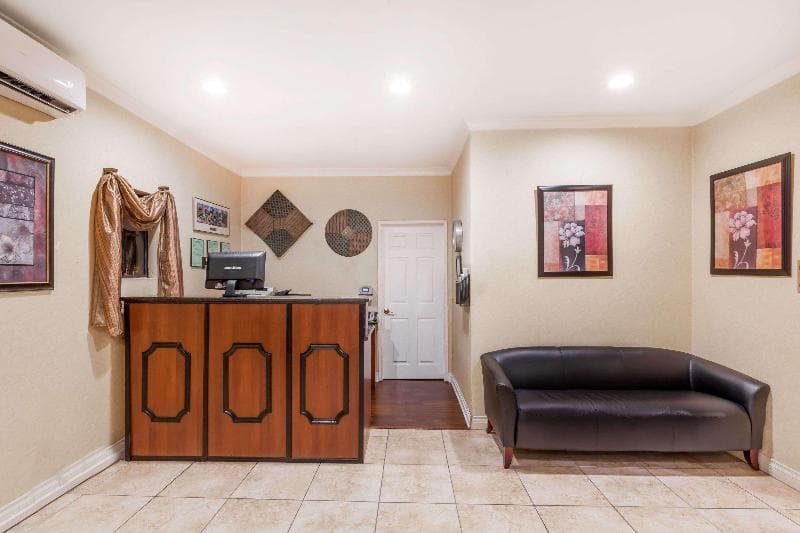 Ramada by Wyndham Poway 4