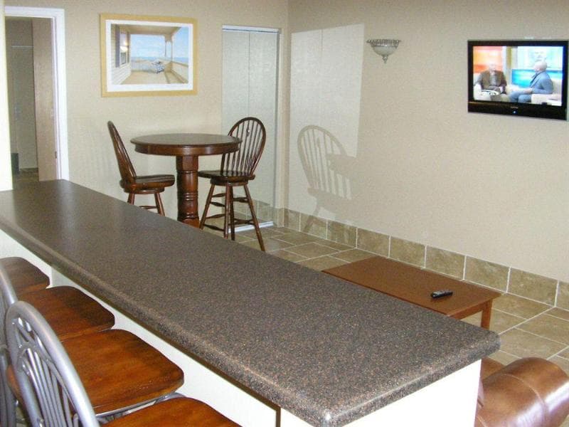 Lake Grassy Inn & Suites main