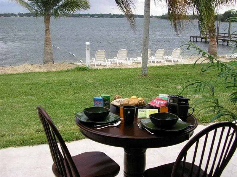 Lake Grassy Inn & Suites photo 1