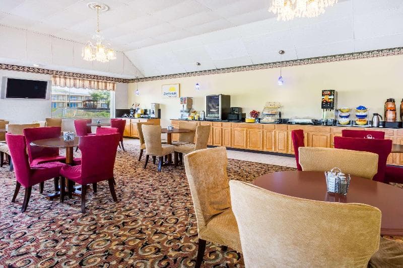 Days Inn By Wyndham Staunton 4