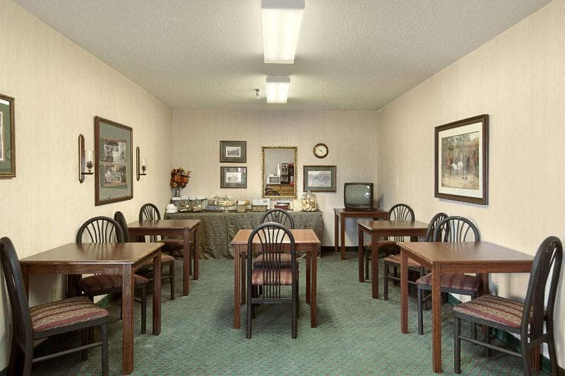 Days Inn By Wyndham Salina I-70 photo 1