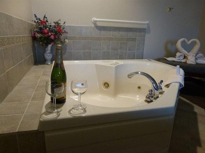 Hearthstone Inn & Suites photo 1