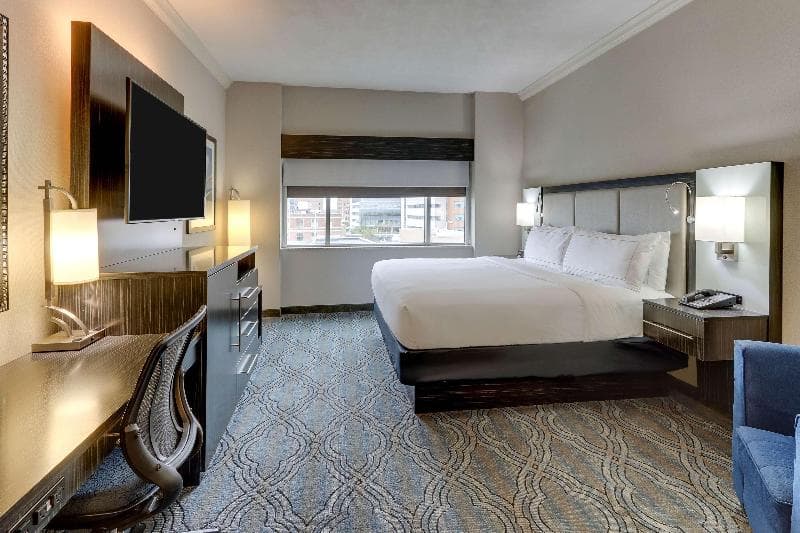 DoubleTree by Hilton St. Louis Forest Park 4