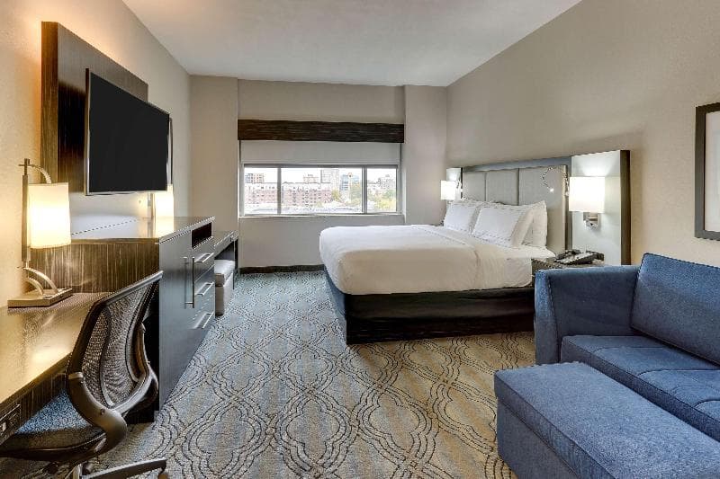 DoubleTree by Hilton St. Louis Forest Park 5