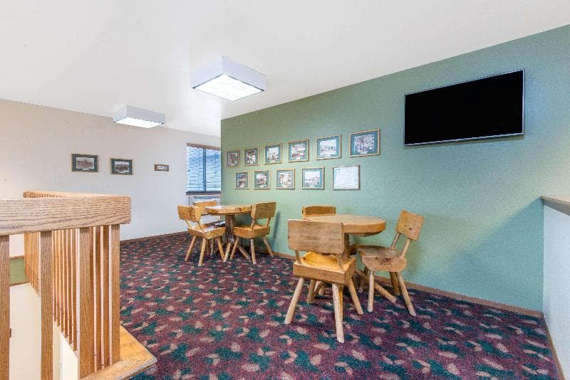 Super 8 By Wyndham Buffalo 4
