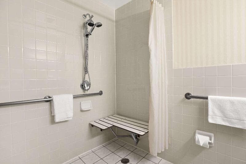 Travelodge by Wyndham San Francisco Bay 5
