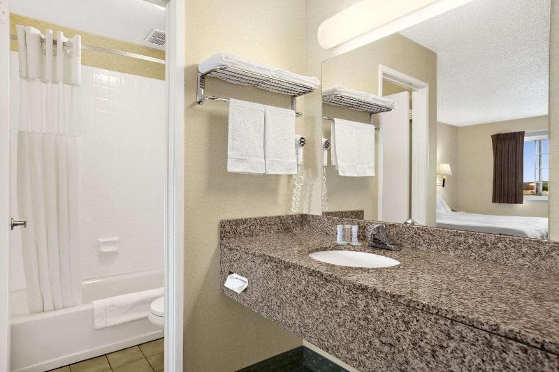 Travelodge by Wyndham San Francisco Bay 4