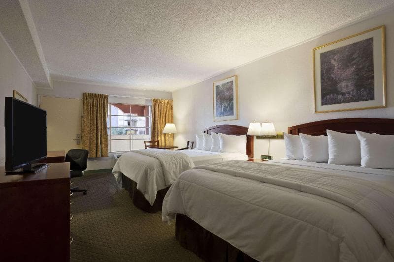 Days Inn By Wyndham San Diego/Downtown/Convention Center 5