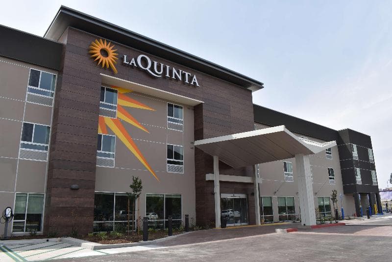 La Quinta Inn & Suites by Wyndham San Bernardino photo 1