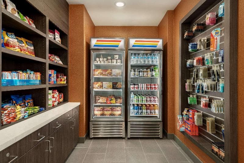 La Quinta Inn & Suites by Wyndham San Bernardino 2