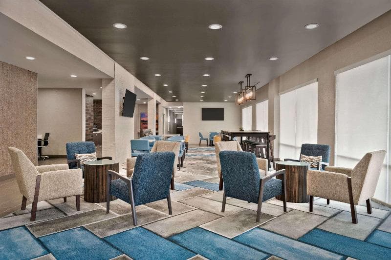 La Quinta Inn & Suites by Wyndham San Bernardino 5