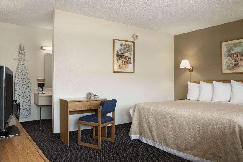 Red Roof Inn Somerset, PA 5