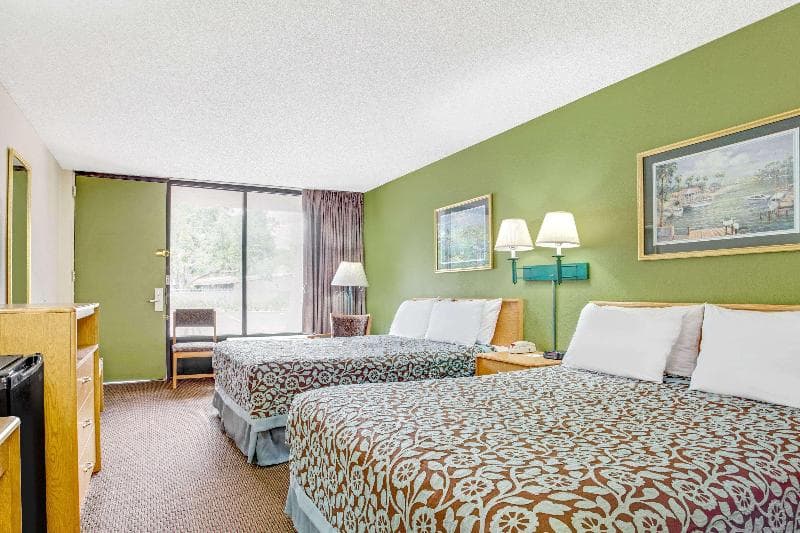 Days Inn by Wyndham Bradenton - Near the Gulf main
