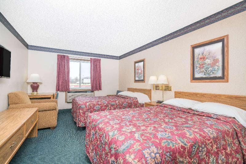 Super 8 By Wyndham Superior 2