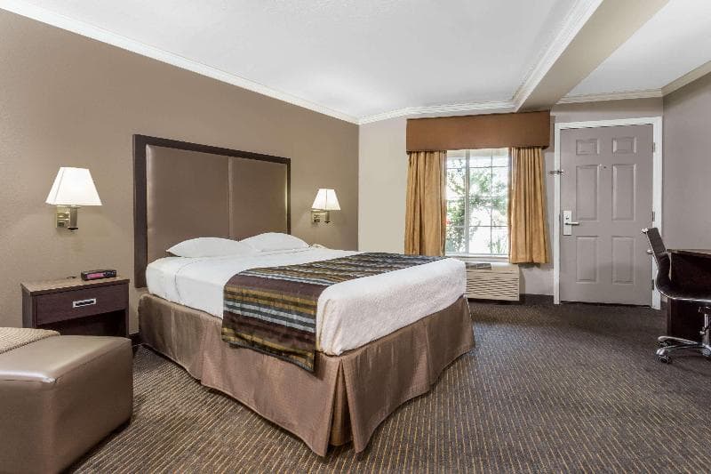 Super 8 By Wyndham Mountain View 3