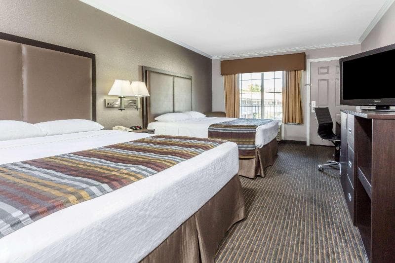 Super 8 By Wyndham Mountain View 4