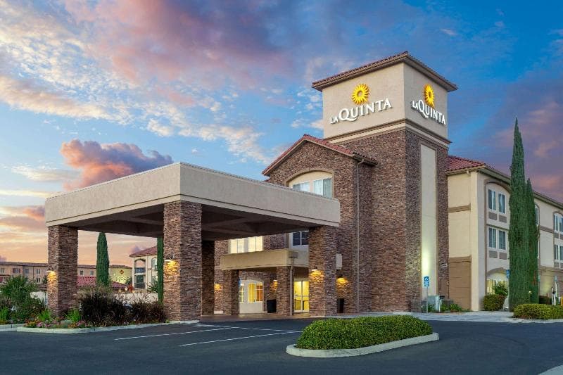 La Quinta Inn & Suites by Wyndham Paso Robles photo 1