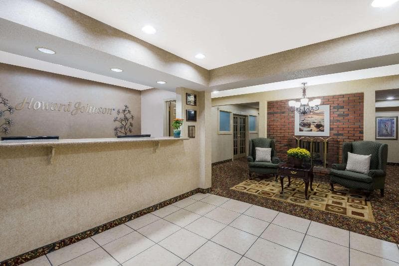 Howard Johnson by Wyndham Springfield 5