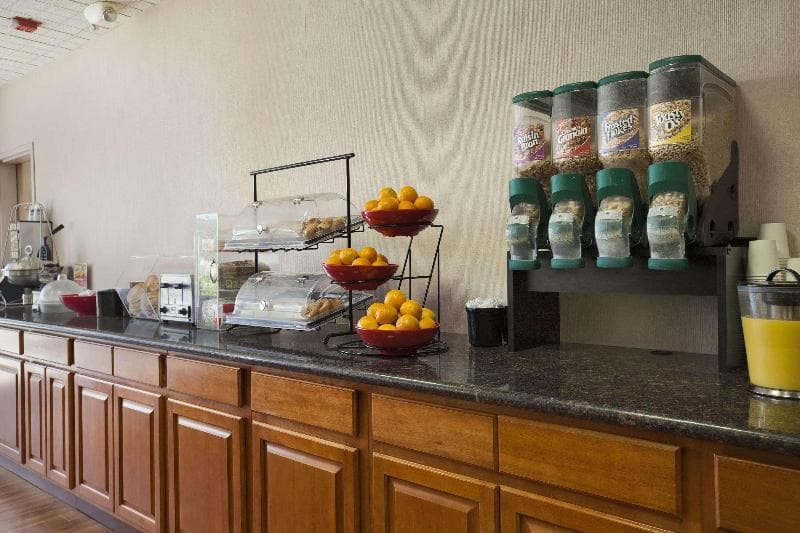 Ramada by Wyndham Sunnyvale/Silicon Valley 4