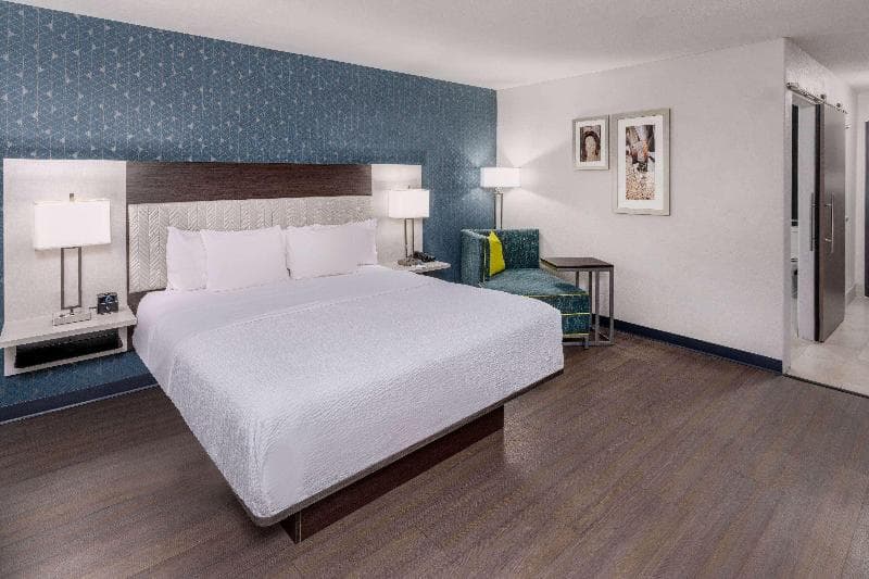 La Quinta Inn & Suites by Wyndham Santa Rosa 5