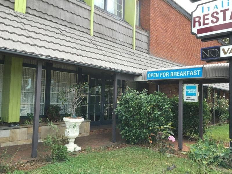 Town & Country Motel 3