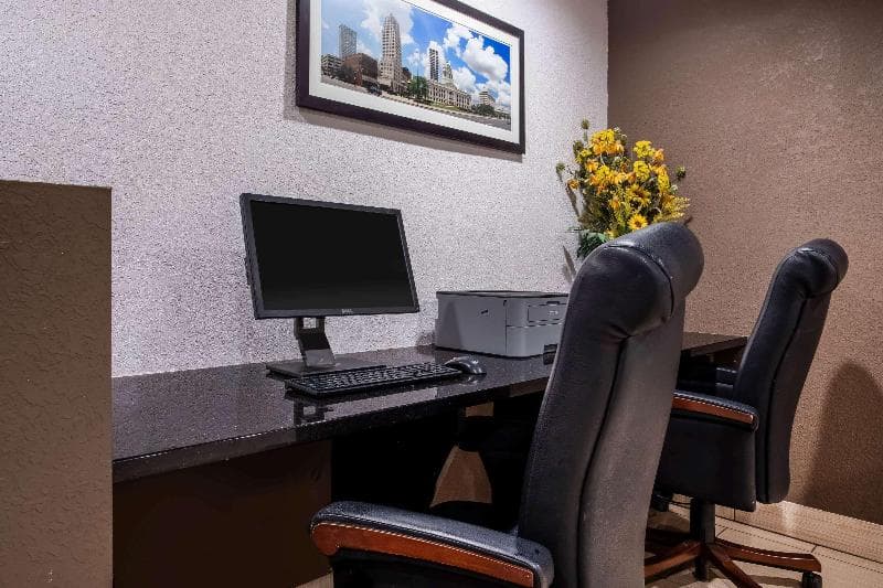 Travelodge By Wyndham Fort Wayne North main