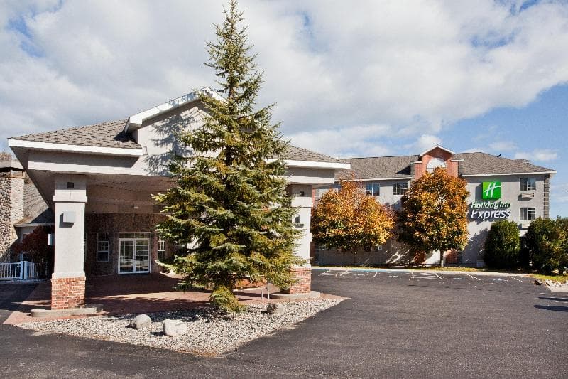 Holiday Inn Express St. Ignace-Lake Front 2