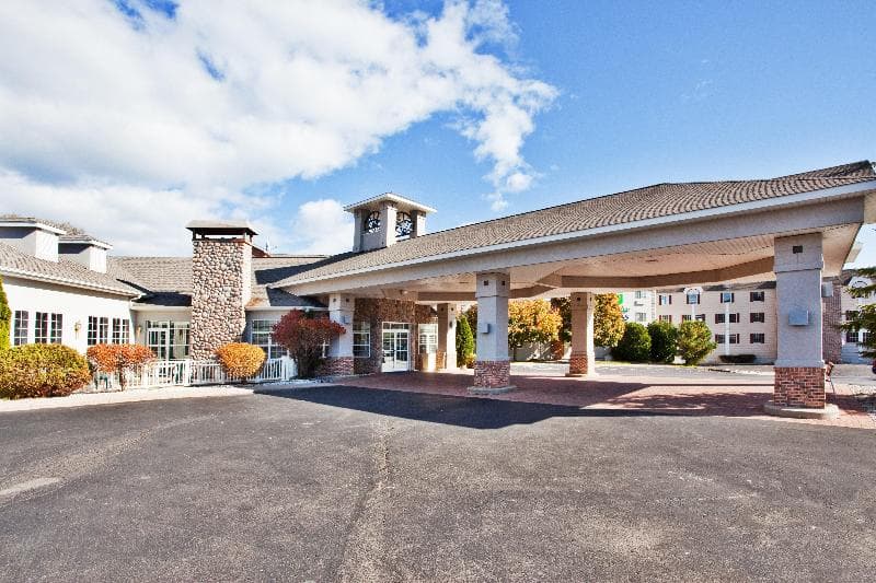 Holiday Inn Express St. Ignace-Lake Front 3