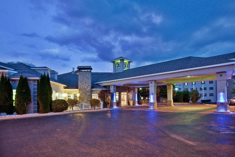 Holiday Inn Express St. Ignace-Lake Front 5