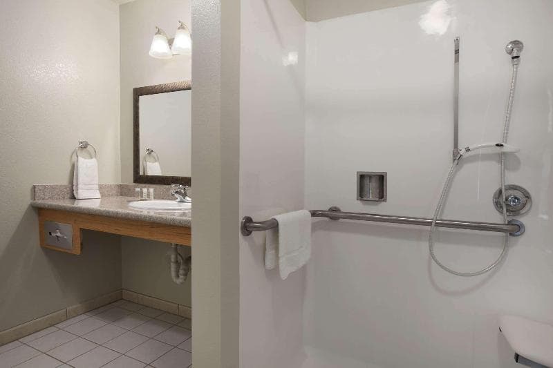 Super 8 by Wyndham Vallejo/Napa Valley 2