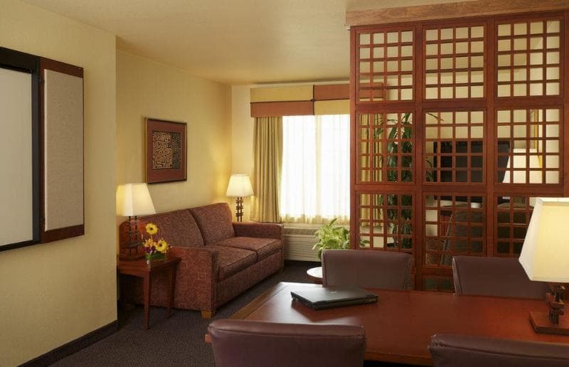 Larkspur Landing Extended Stay Suites Renton 4