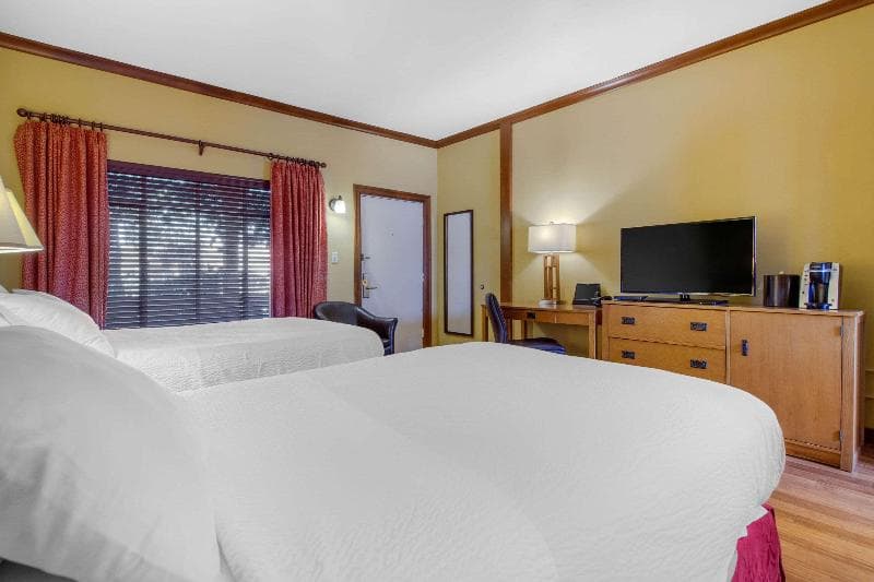Inn Marin And Suites 5